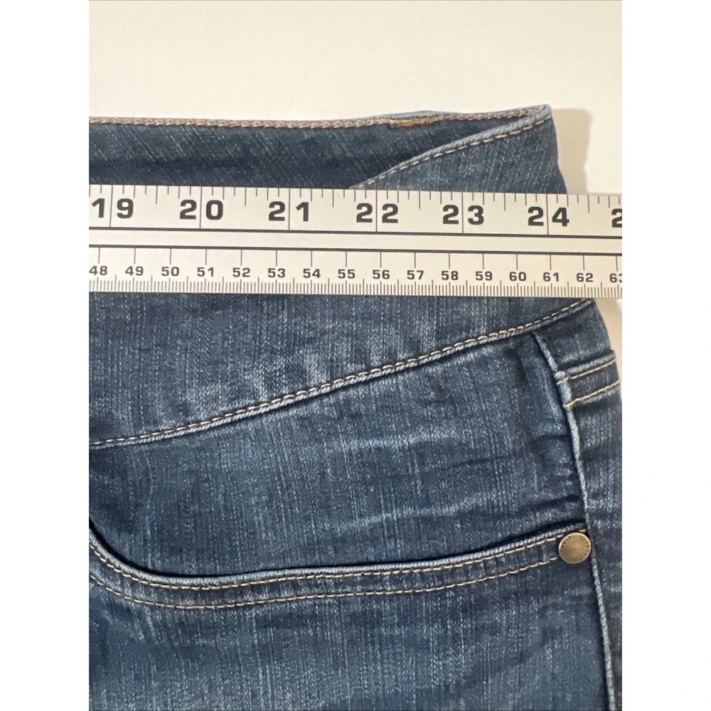 Torrid Womens Bombshell Wide Leg Super Soft Jeans Size 28R Dark Wash - Picture 6 of 9